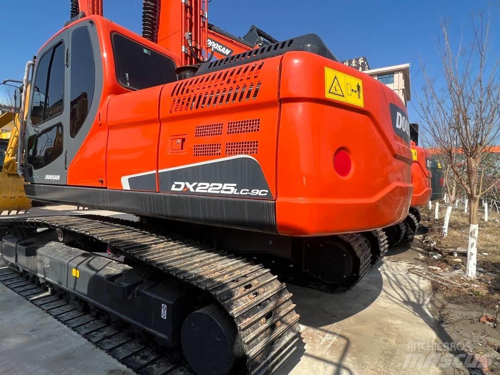 Doosan DX 225 Paletli ekskavatörler