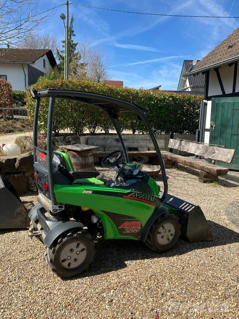 Avant 225 Mini yükleyiciler