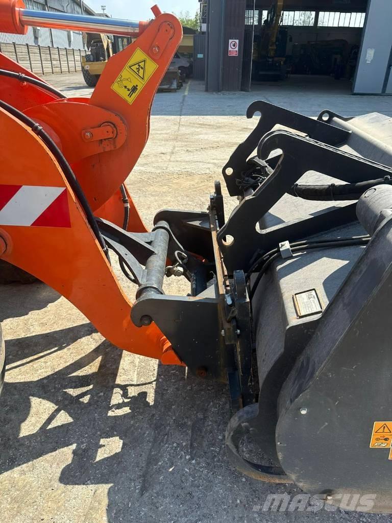 Komatsu WA 80 M-8 Tekerlekli yükleyiciler