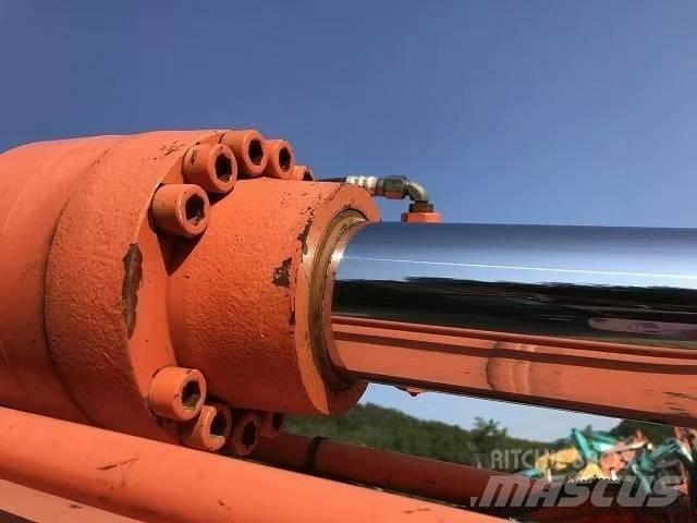Hitachi ZX 200 Paletli ekskavatörler