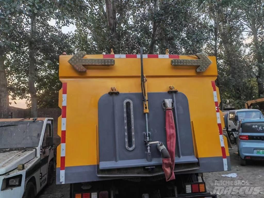 Isuzu ELF Süpürme kamyonları