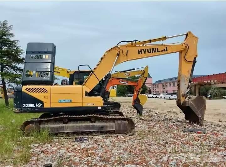 Hyundai 225LVS Paletli ekskavatörler