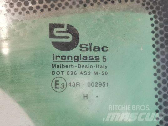 CAT TH407C door Kabin