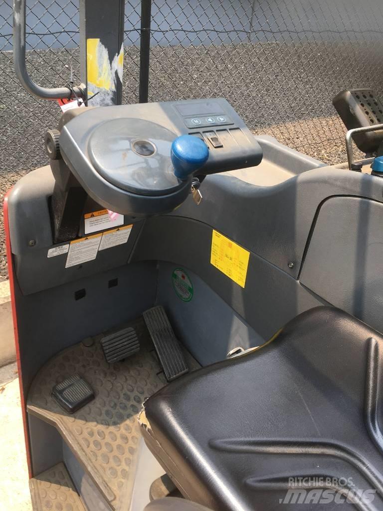 Nichiyu FBRF14 Reach truck - depo içi istif araçları