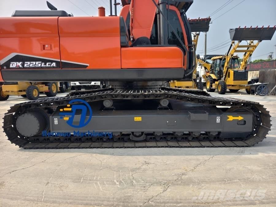Doosan DX 225 LCA Paletli ekskavatörler