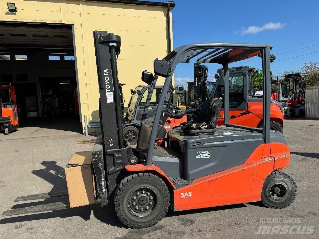 Toyota 8FBMT45 Elektrikli forkliftler