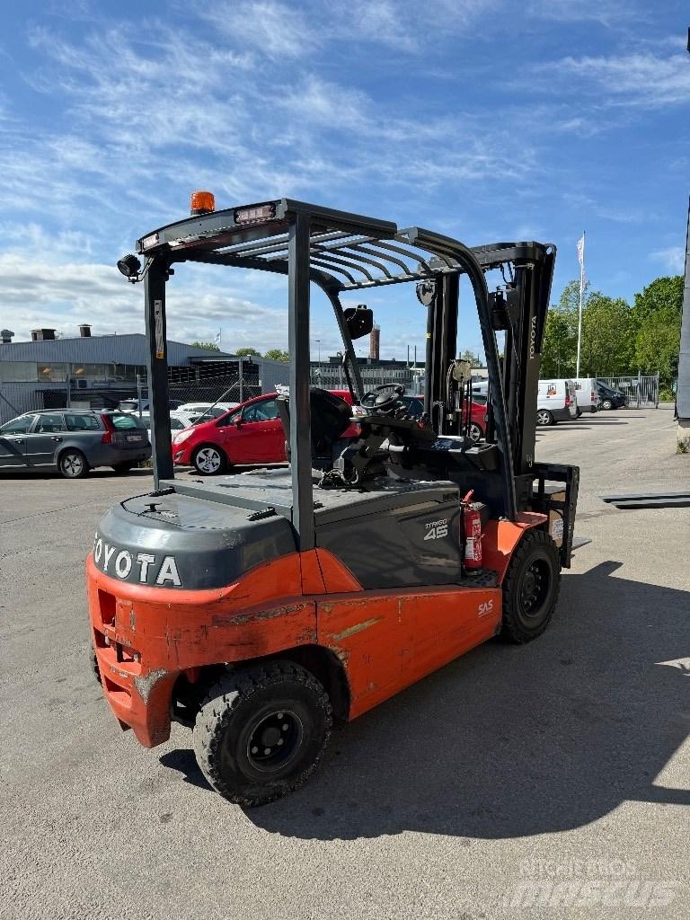Toyota 8FBMT45 Elektrikli forkliftler
