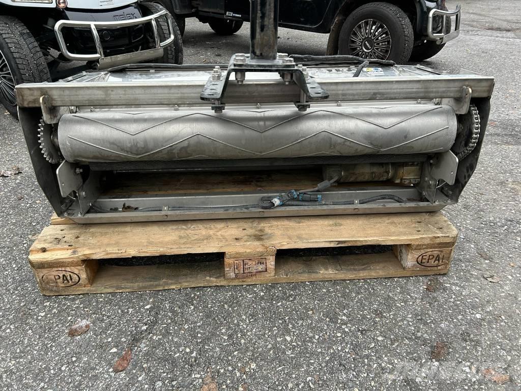 Ventrac SA250 Tuzlama araçları