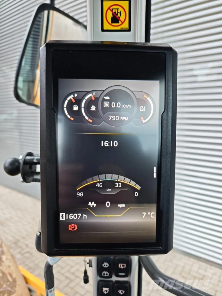 Volvo SD135B Pnömatik lastikli silindirler