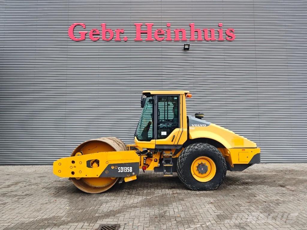 Volvo SD135B Pnömatik lastikli silindirler