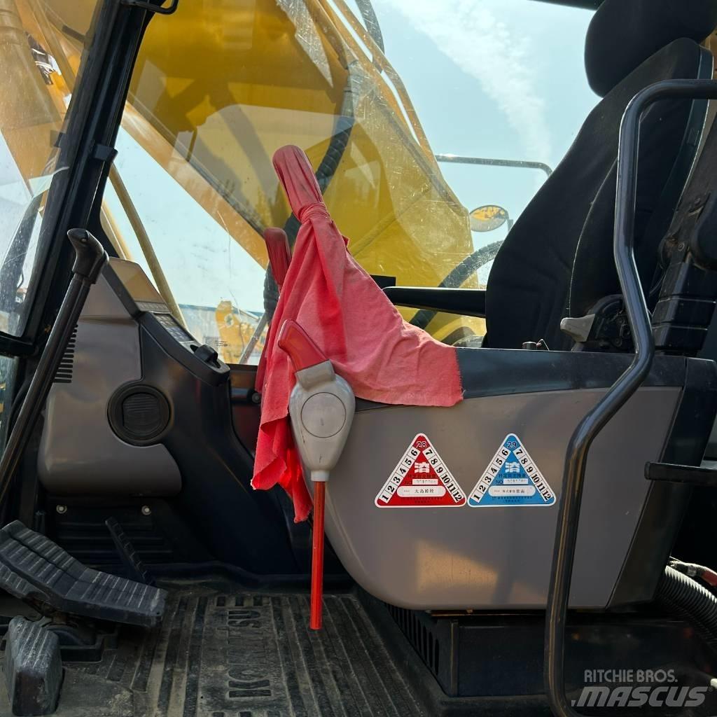Komatsu 200-8 Paletli ekskavatörler