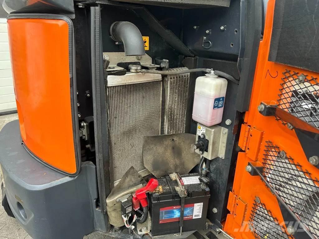 Hitachi ZX26U-6CR Mini ekskavatörler, 7 tona dek