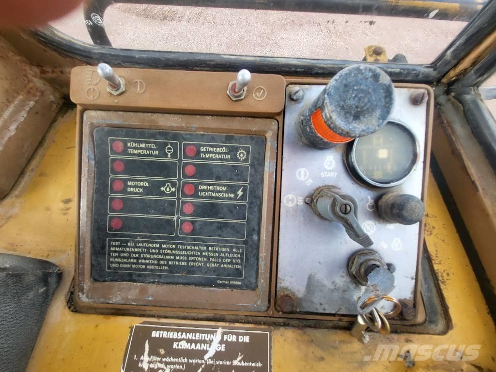 CAT 943 Paletli yükleyiciler