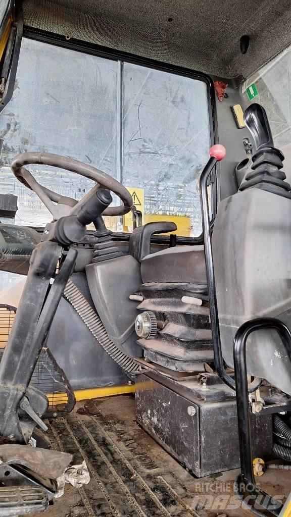 Komatsu PW 110 Lastik tekerli ekskavatörler