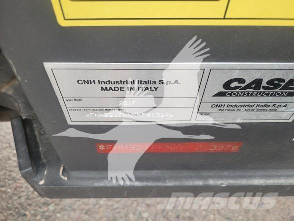 CASE 221F Tekerlekli yükleyiciler