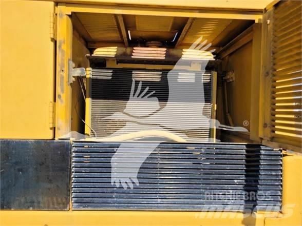 CAT 235 Paletli ekskavatörler