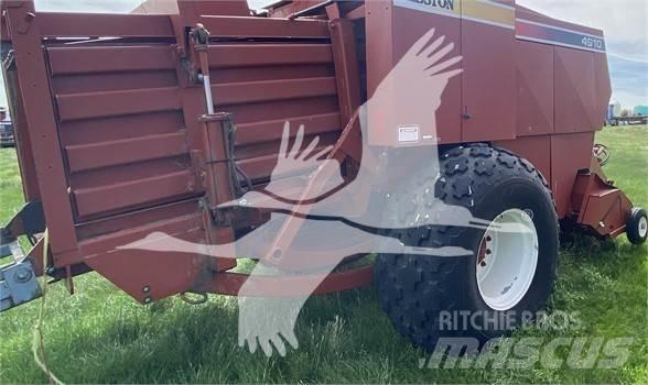 Hesston 4910 Küp balya makinalari