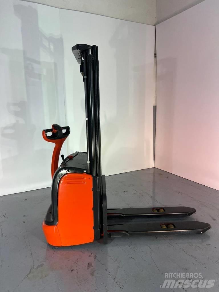 Linde L10 Yaya kumandali istif makinasi