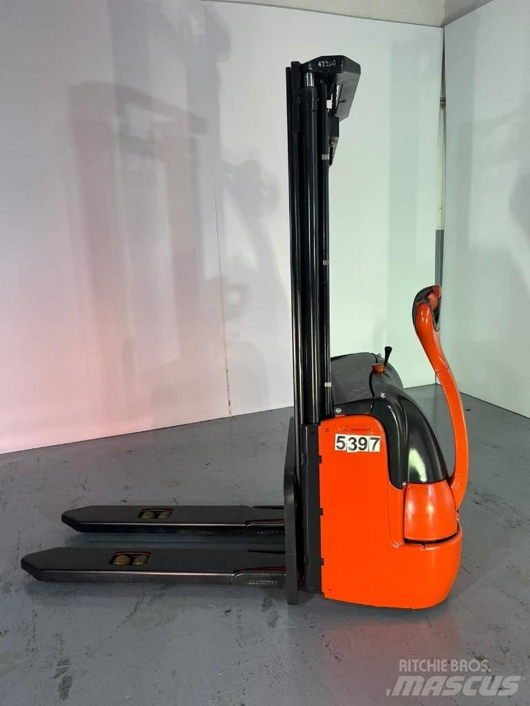 Linde L10 Yaya kumandali istif makinasi