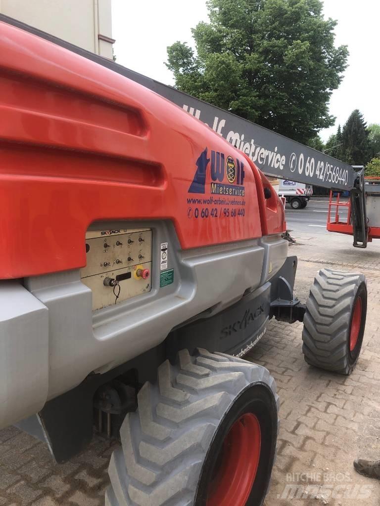 SkyJack SJ 66 T Körüklü personel platformları