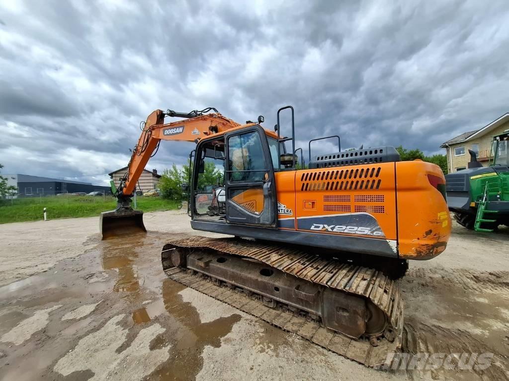 Doosan DX 225 LC-5 Paletli ekskavatörler