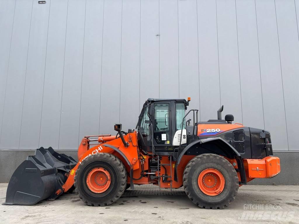 Hitachi ZW 250-6 Tekerlekli yükleyiciler
