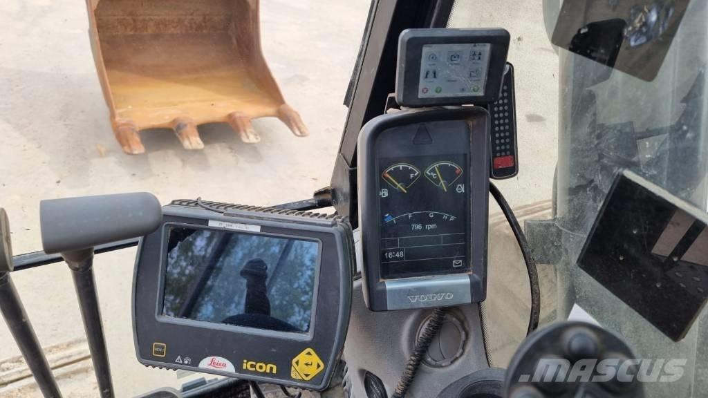 Volvo EC 300 D L Paletli ekskavatörler
