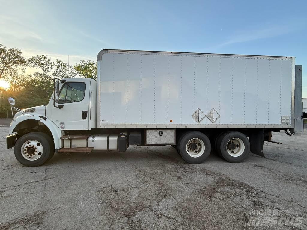 Freightliner M 106 Kapali kasa kamyonlar
