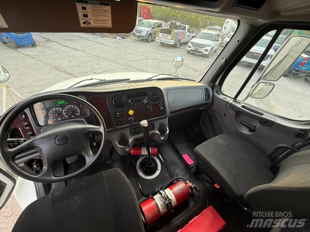 Freightliner M 106 Kapali kasa kamyonlar