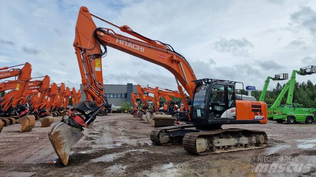 Hitachi ZX250LC-6 Paletli ekskavatörler