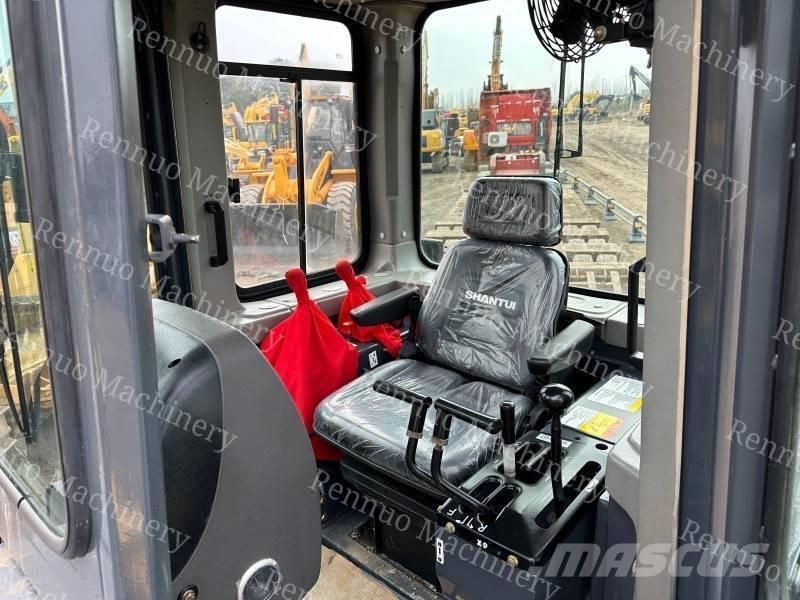 Shantui SD 16 Paletli dozerler