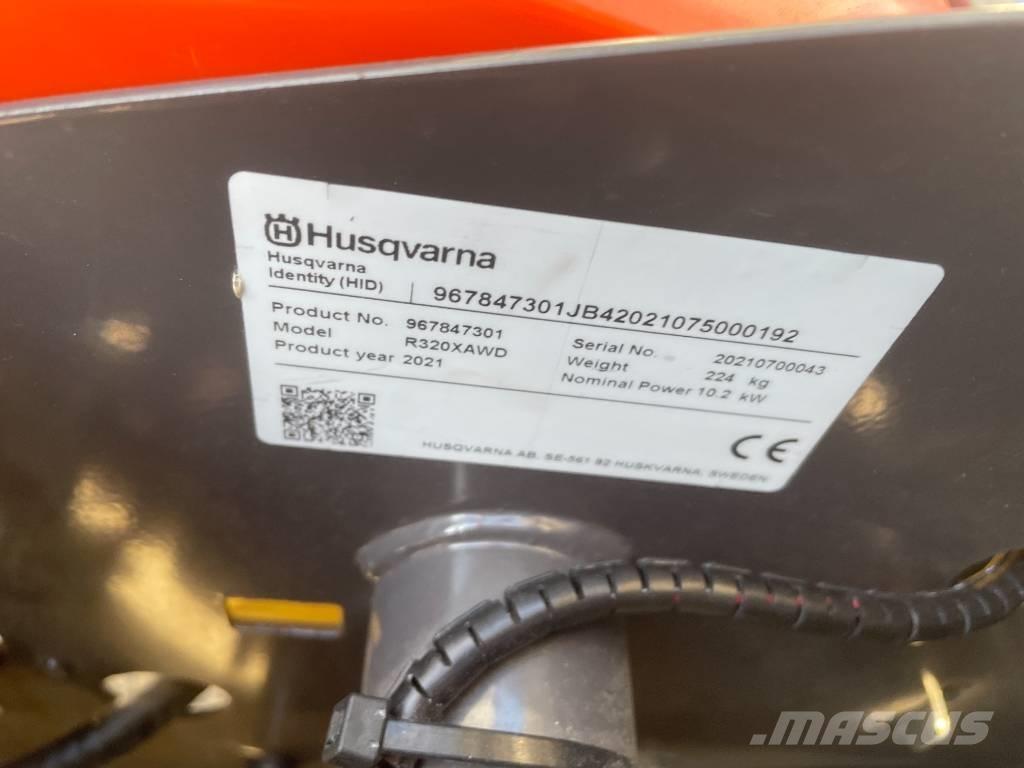 Husqvarna R320X AWD Mobil çim biçme makineleri