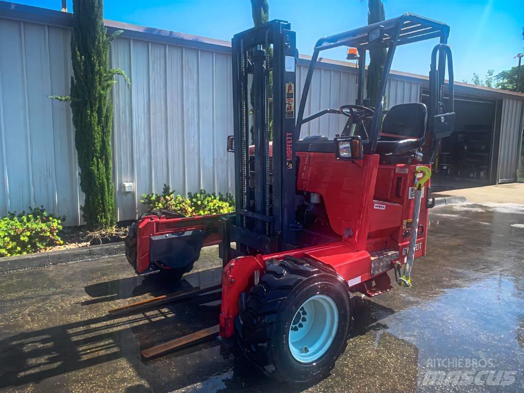 Moffett M55 Teleskobik yükleyiciler