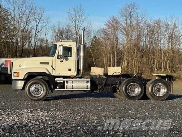 Mack CL733 Çekiciler