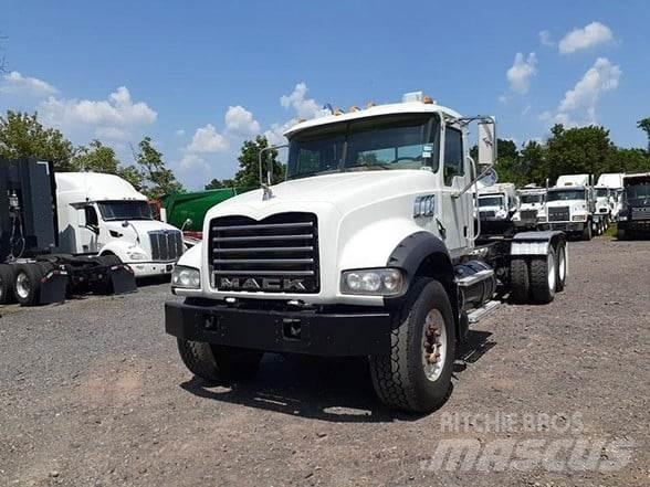 Mack GRANITE GU713 Çekiciler