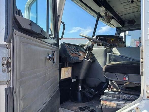 Peterbilt 320 Atik kamyonlari