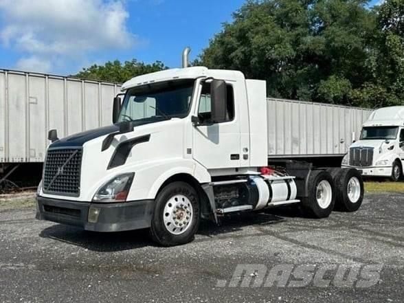 Volvo VNL64T300 Çekiciler