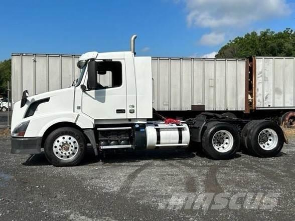 Volvo VNL64T300 Çekiciler
