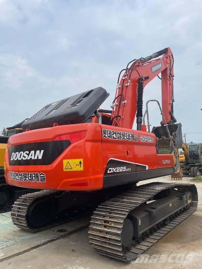 Doosan DX 225 LC Paletli ekskavatörler