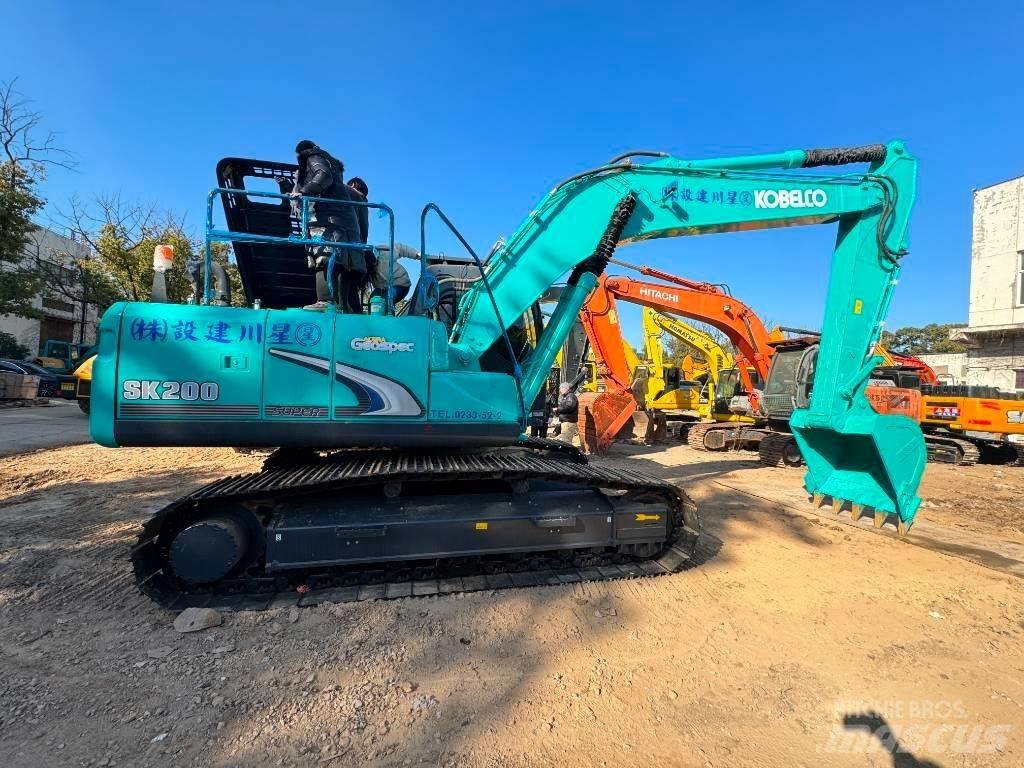 Kobelco SK 200-8 Paletli ekskavatörler
