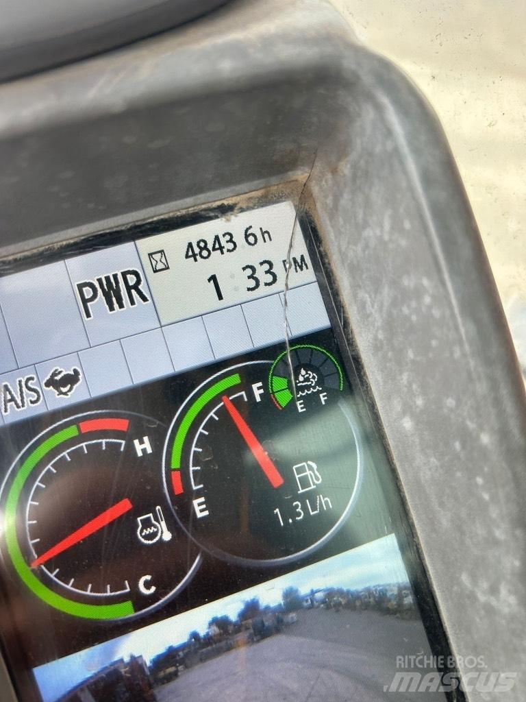 Hitachi ZX135 US-6 Paletli ekskavatörler