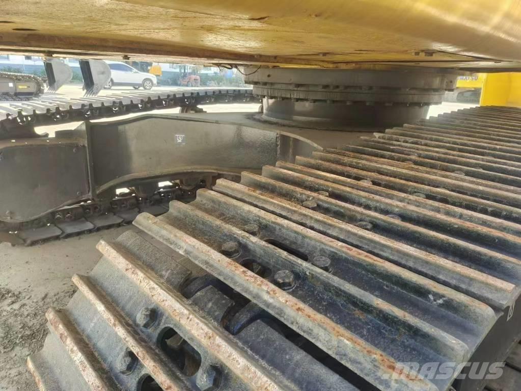 Komatsu PC 220 Paletli ekskavatörler