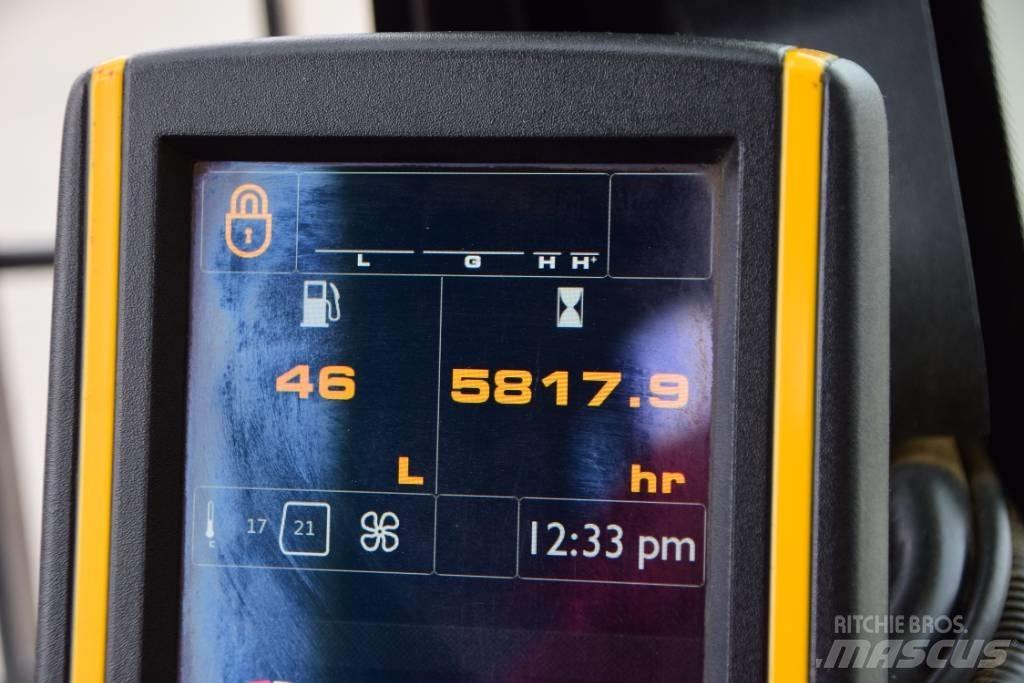 JCB JS131LC PLUS Paletli ekskavatörler