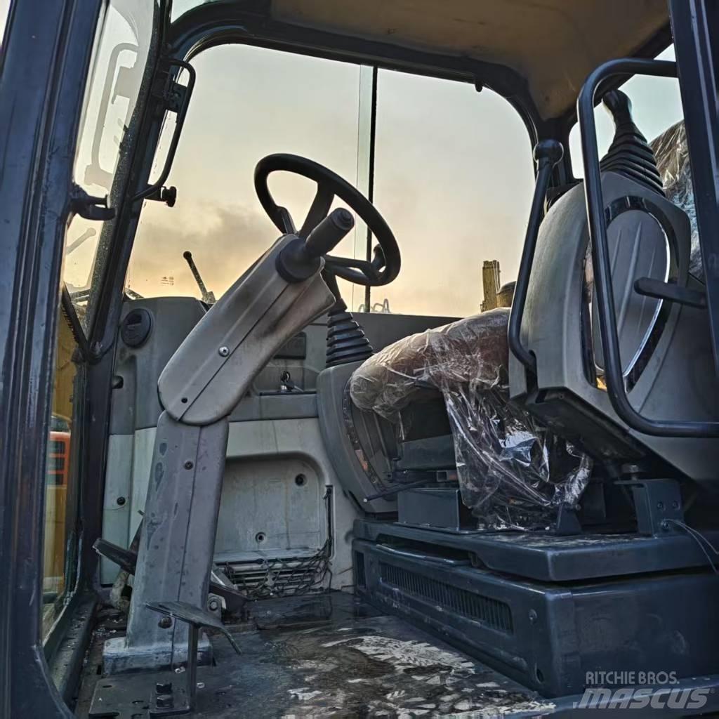 Hyundai 60 W Lastik tekerli ekskavatörler