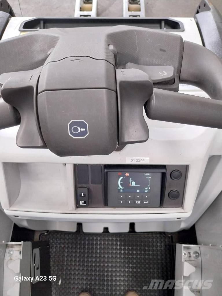 UniCarriers PLR200 Düsük seviye platformu
