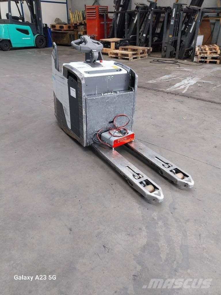 UniCarriers PLR200 Düsük seviye platformu