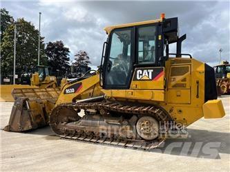 CAT 953D Paletli yükleyiciler