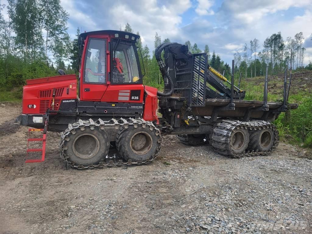 Komatsu 835 Tomruk yükleyici traktörler