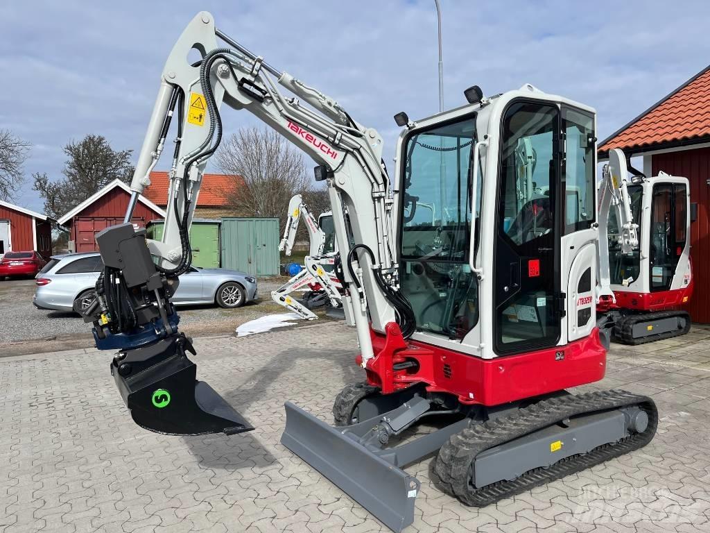 Takeuchi TB325R Mini ekskavatörler, 7 tona dek