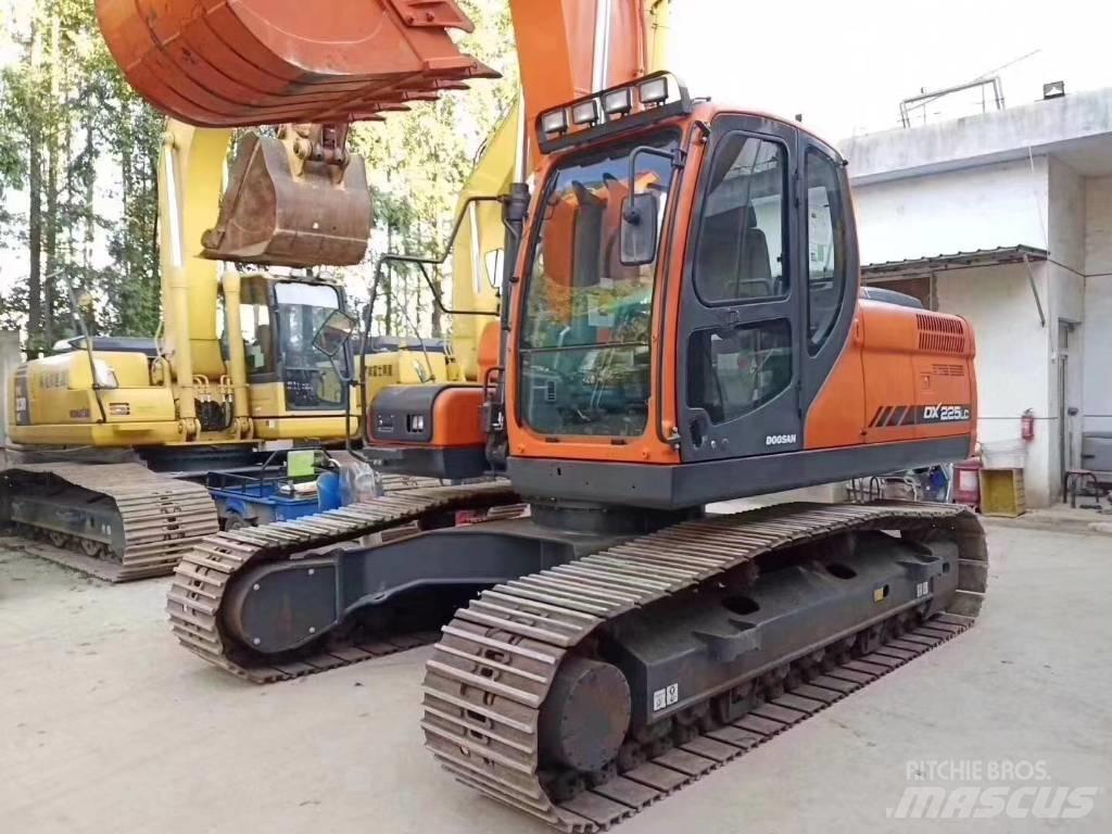 Doosan DX 225 LC Paletli ekskavatörler